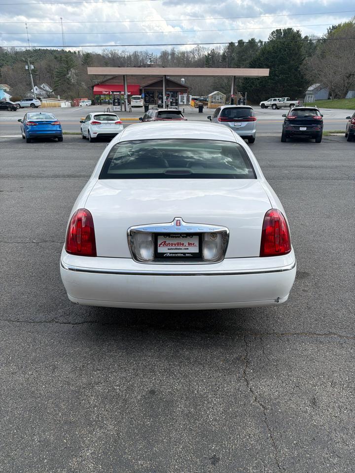 Lincoln Town Car 4dr Sdn Signature 1999