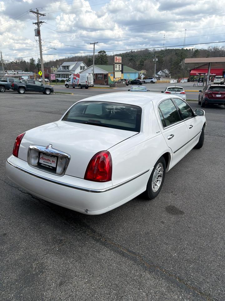 Lincoln Town Car 4dr Sdn Signature 1999