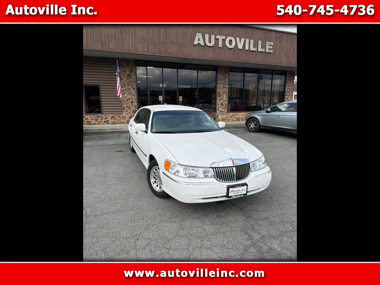 1999 Lincoln Town Car 4dr Sdn Signature