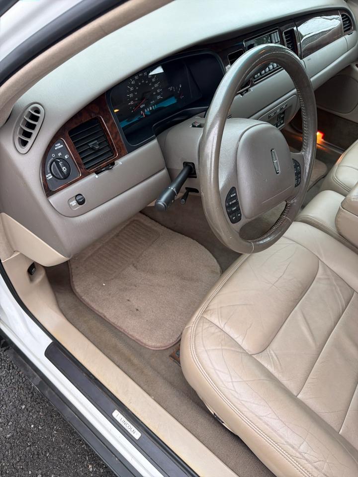 Lincoln Town Car 4dr Sdn Signature 1999