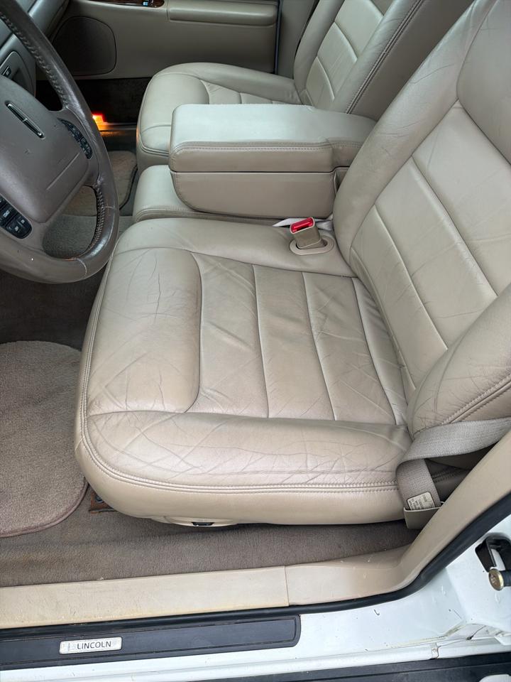 Lincoln Town Car 4dr Sdn Signature 1999