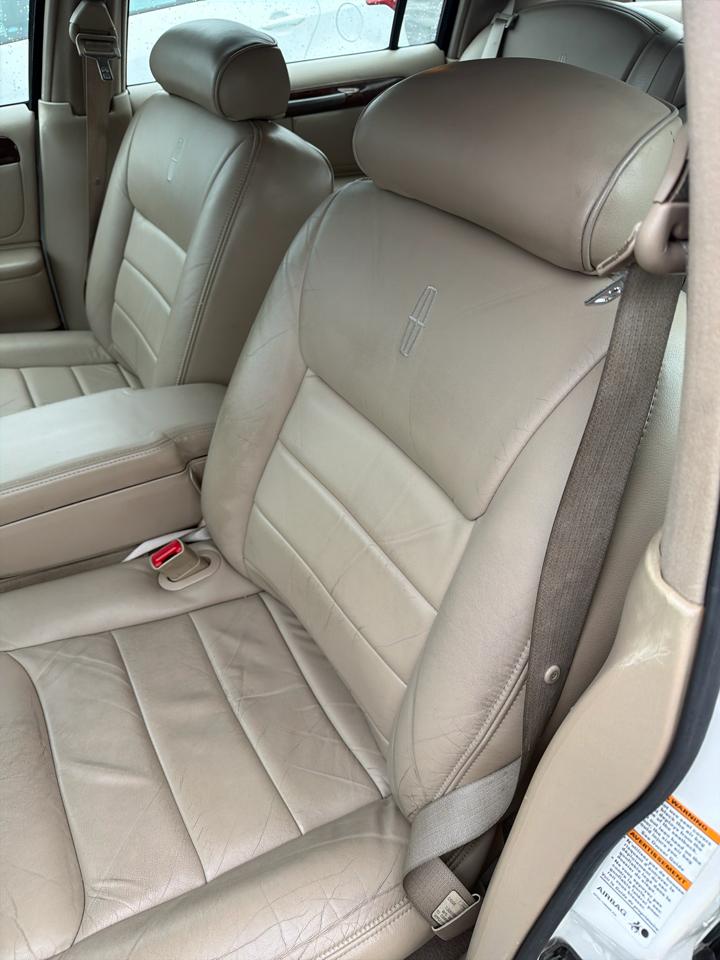 Lincoln Town Car 4dr Sdn Signature 1999