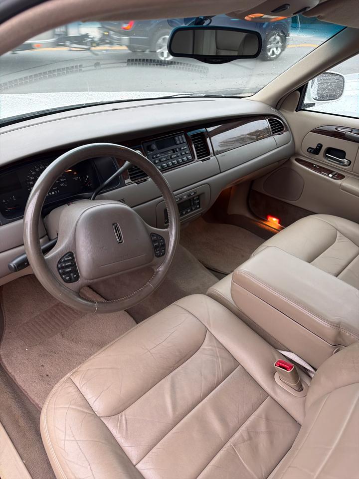 Lincoln Town Car 4dr Sdn Signature 1999