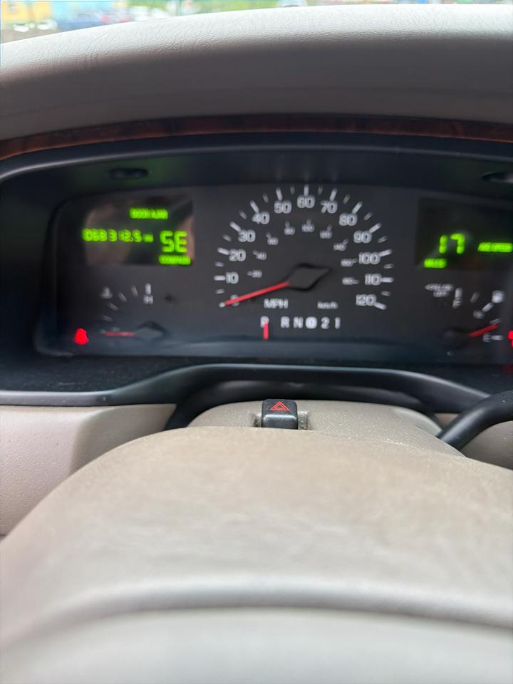 Lincoln Town Car 4dr Sdn Signature 1999