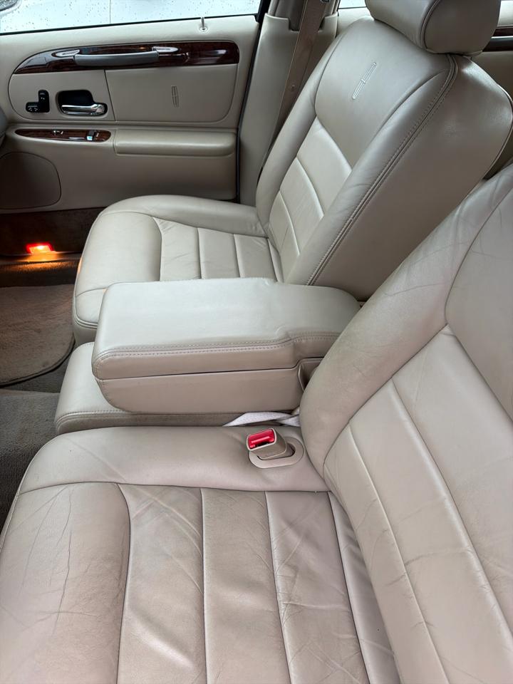 Lincoln Town Car 4dr Sdn Signature 1999
