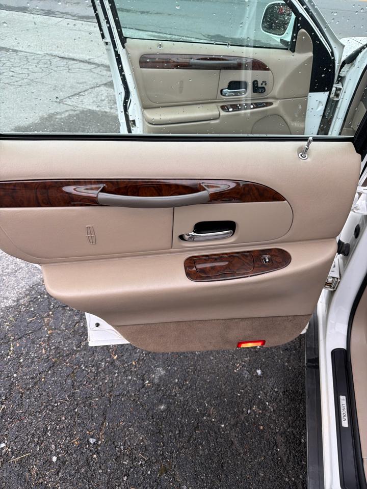Lincoln Town Car 4dr Sdn Signature 1999
