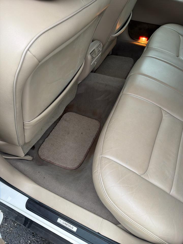 Lincoln Town Car 4dr Sdn Signature 1999