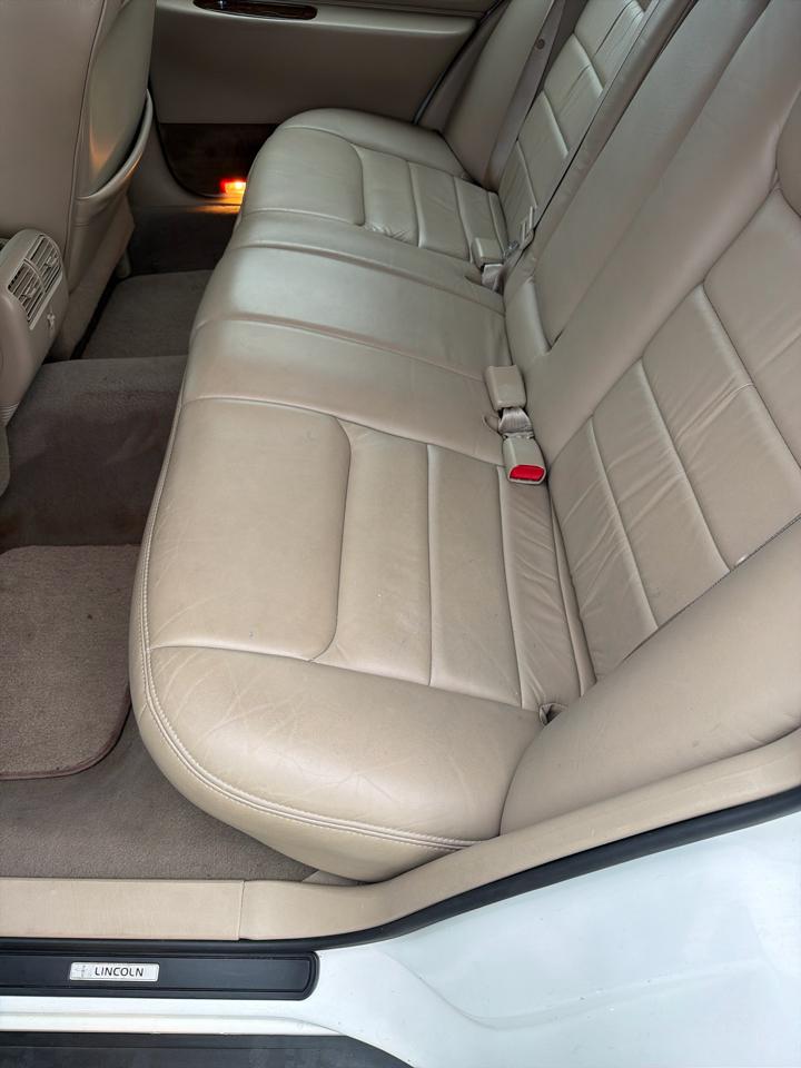 Lincoln Town Car 4dr Sdn Signature 1999
