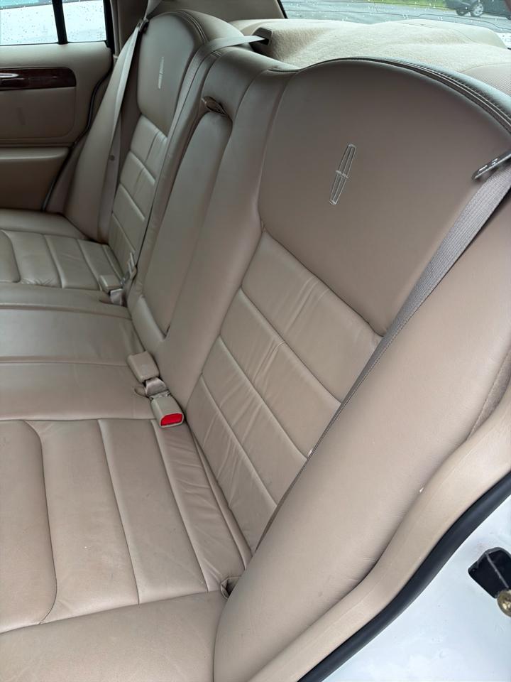 Lincoln Town Car 4dr Sdn Signature 1999