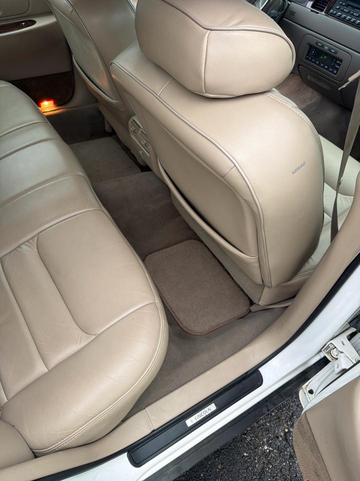 Lincoln Town Car 4dr Sdn Signature 1999