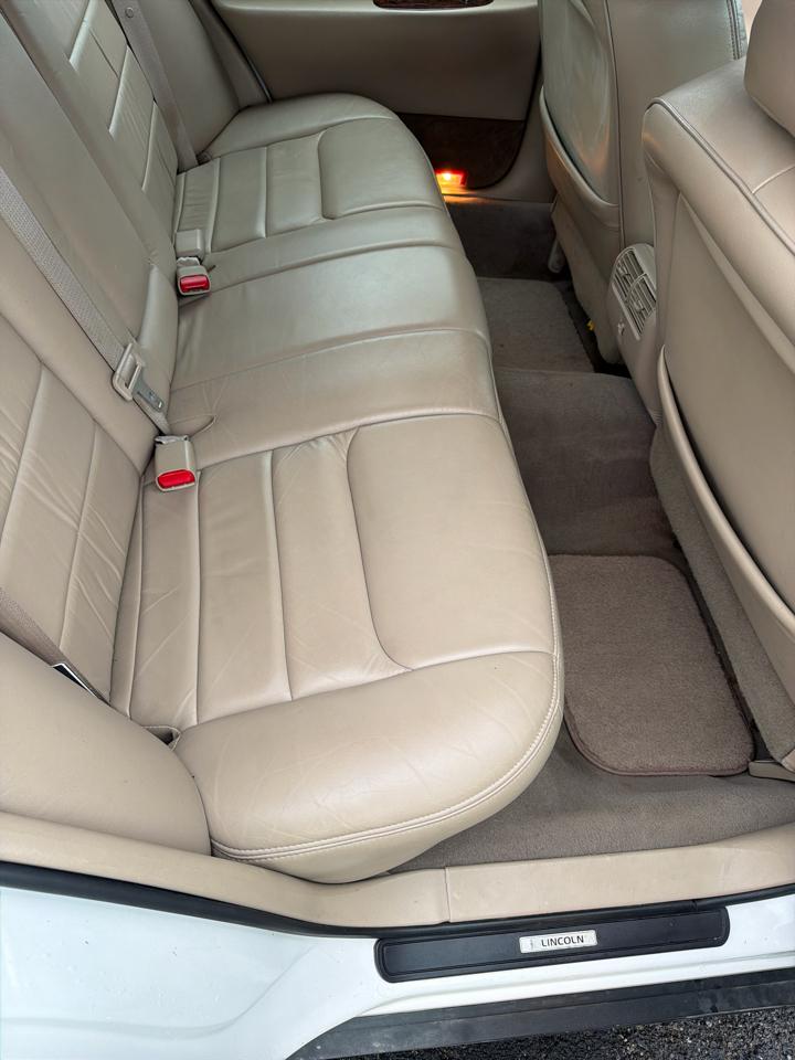Lincoln Town Car 4dr Sdn Signature 1999