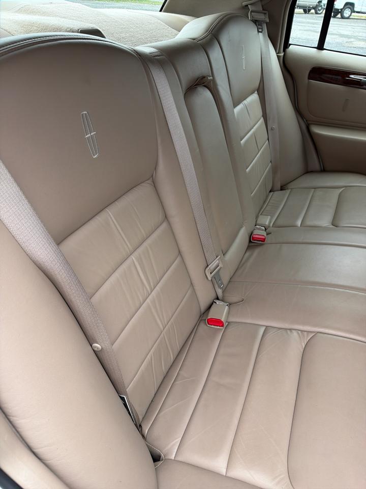 Lincoln Town Car 4dr Sdn Signature 1999