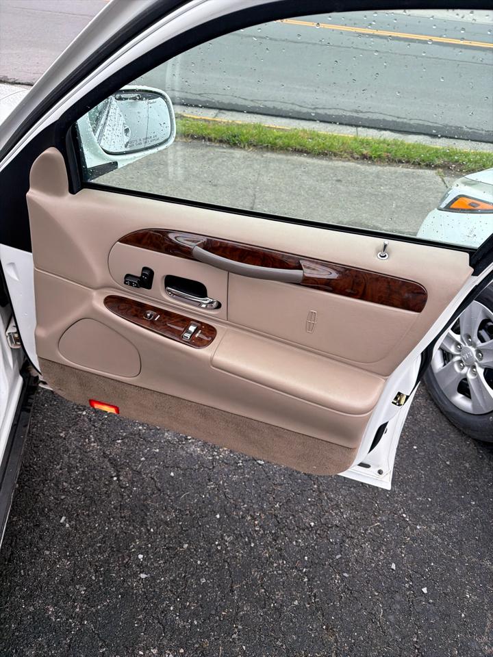 Lincoln Town Car 4dr Sdn Signature 1999