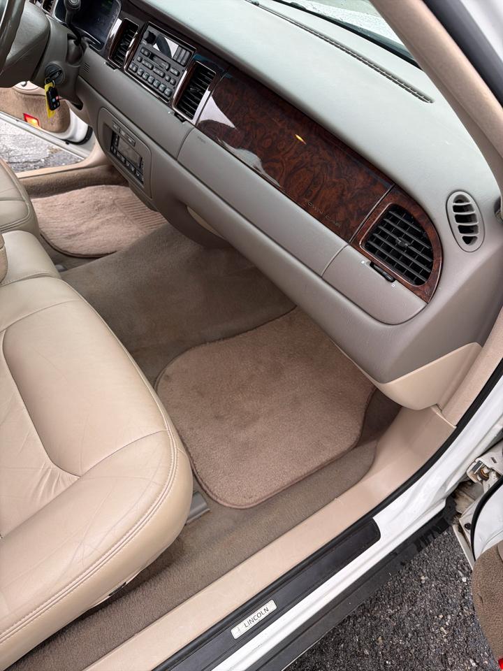 Lincoln Town Car 4dr Sdn Signature 1999