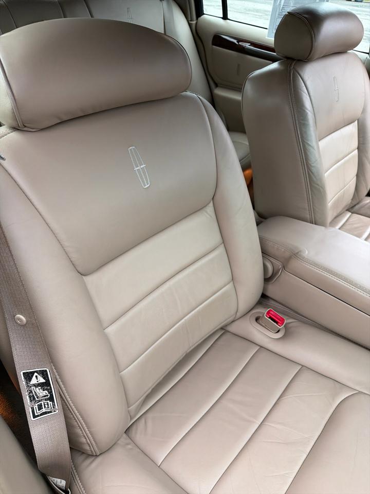 Lincoln Town Car 4dr Sdn Signature 1999