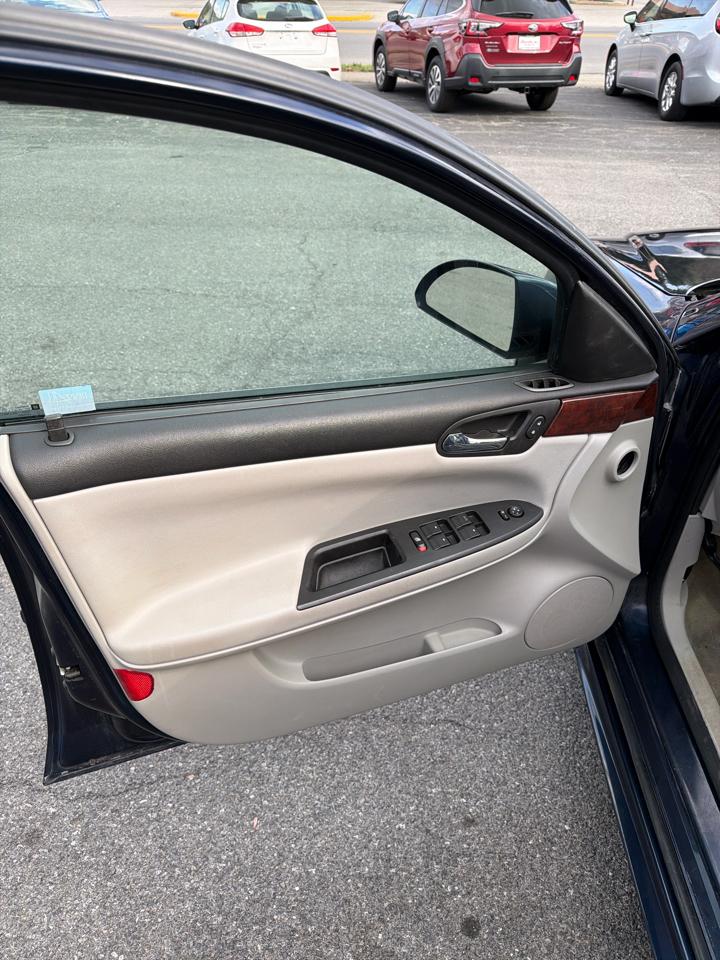 Chevrolet Impala 4dr Sdn LS 2009