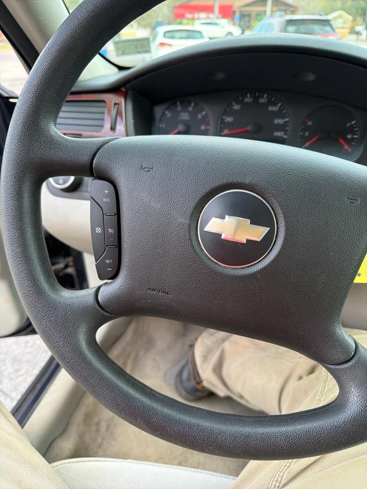 Chevrolet Impala 4dr Sdn LS 2009