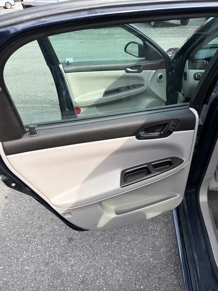 Chevrolet Impala 4dr Sdn LS 2009