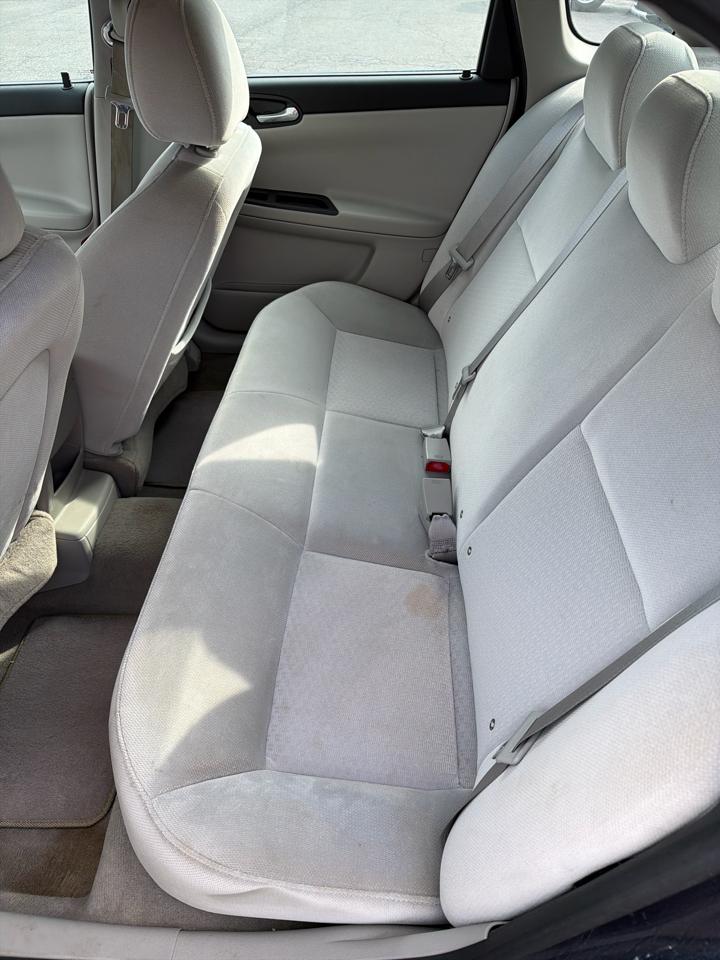 Chevrolet Impala 4dr Sdn LS 2009