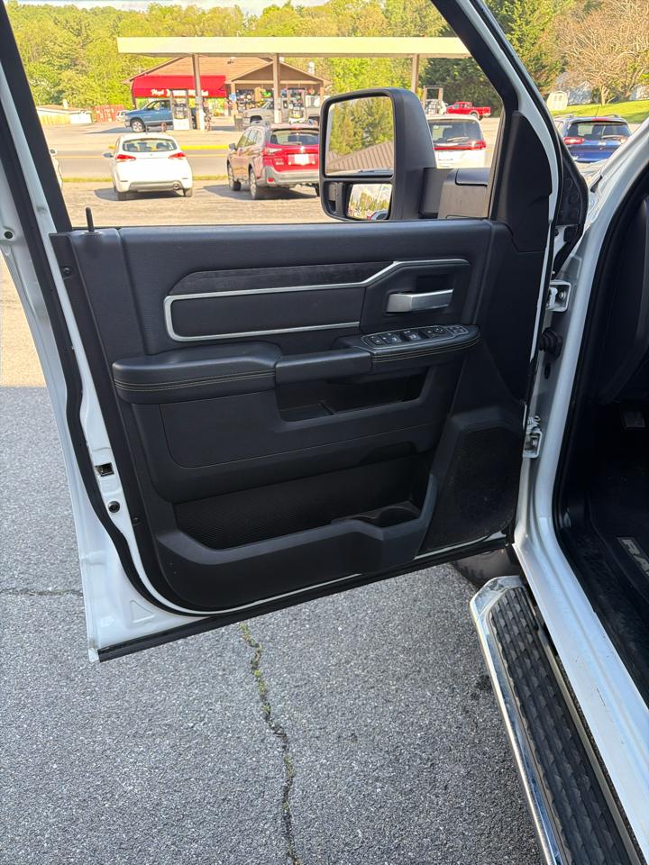 RAM 2500 Big Horn 4x4 Crew Cab 6'4" Box 2024
