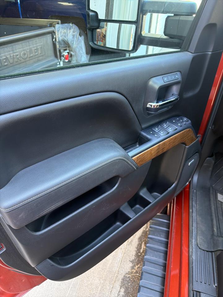 Chevrolet Silverado 1500 4WD Crew Cab 143.5" LTZ w/1LZ 2015