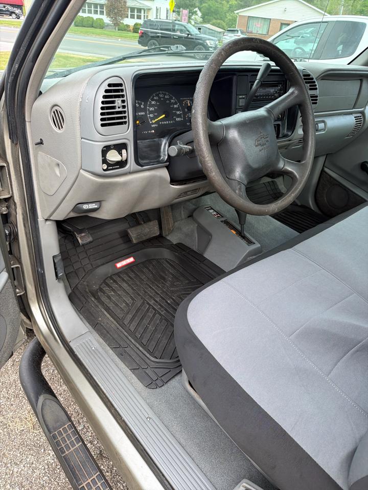 Chevrolet C/K 1500 Work Reg Cab 117.5" WB 4WD 1998