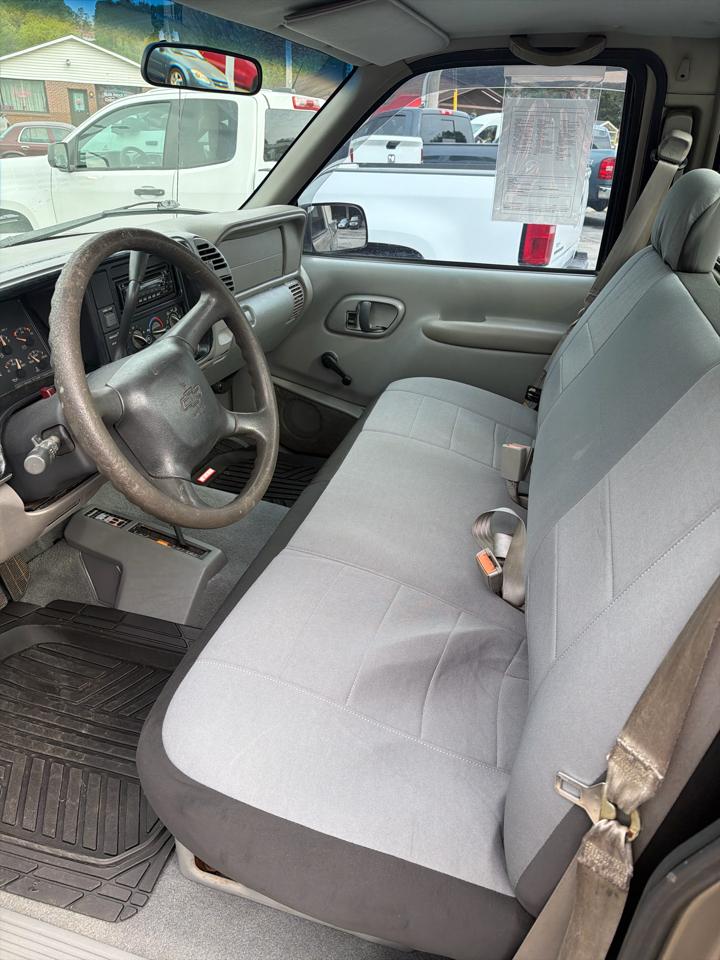 Chevrolet C/K 1500 Work Reg Cab 117.5" WB 4WD 1998