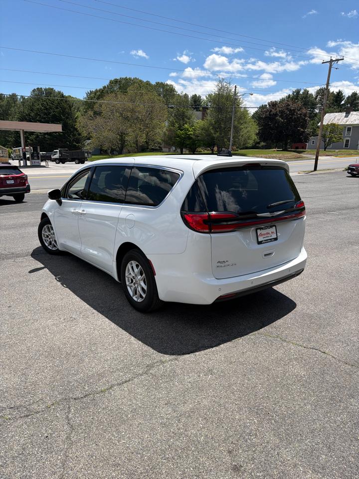 Chrysler Pacifica Touring L FWD 2023