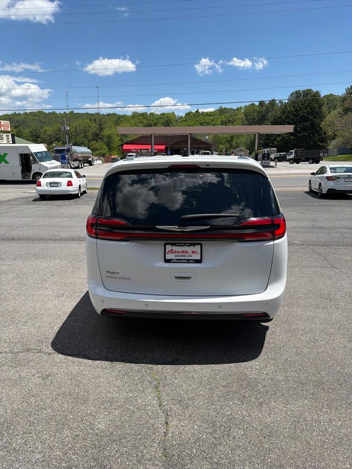 Chrysler Pacifica Touring L FWD 2023