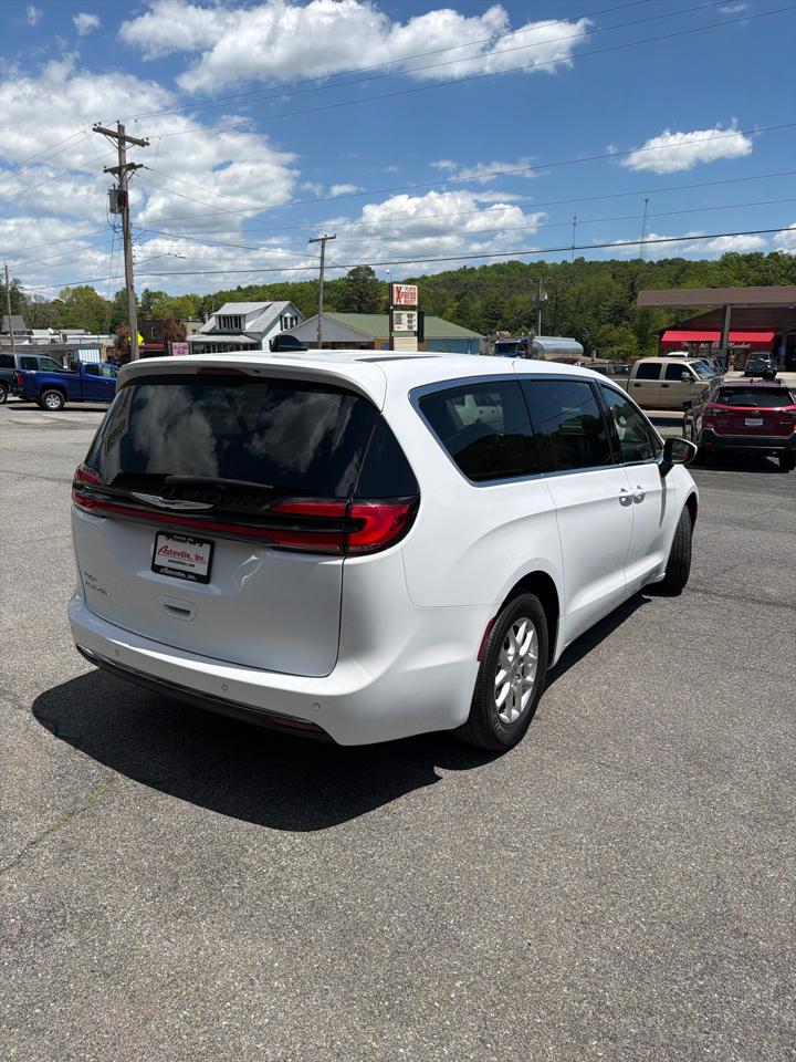 Chrysler Pacifica Touring L FWD 2023