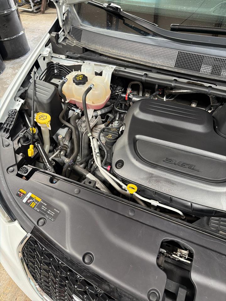 Chrysler Pacifica Touring L FWD 2023
