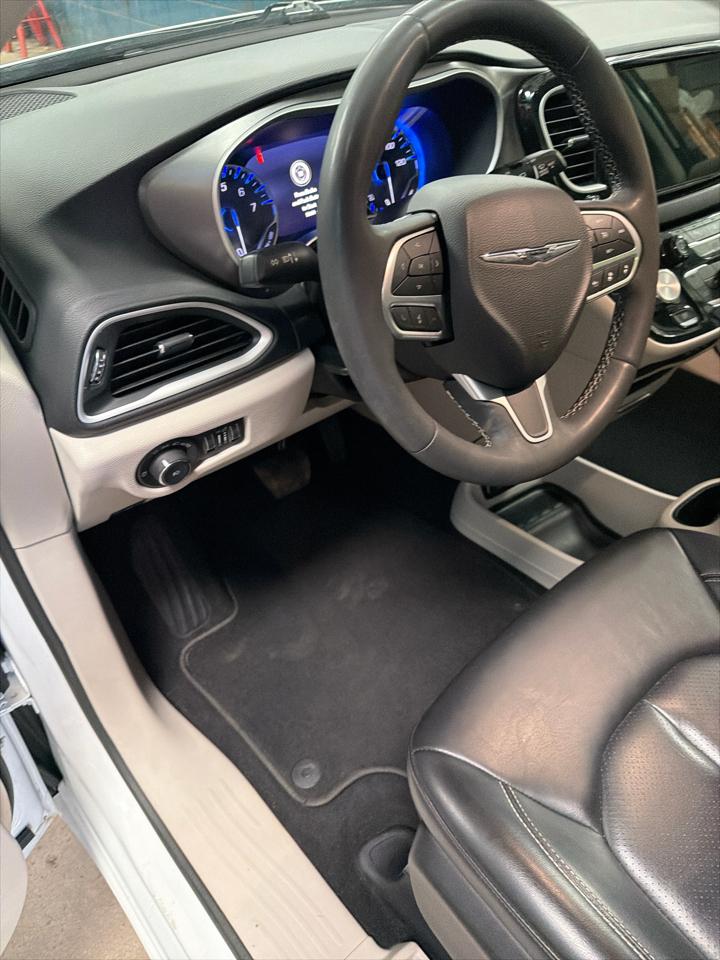 Chrysler Pacifica Touring L FWD 2023