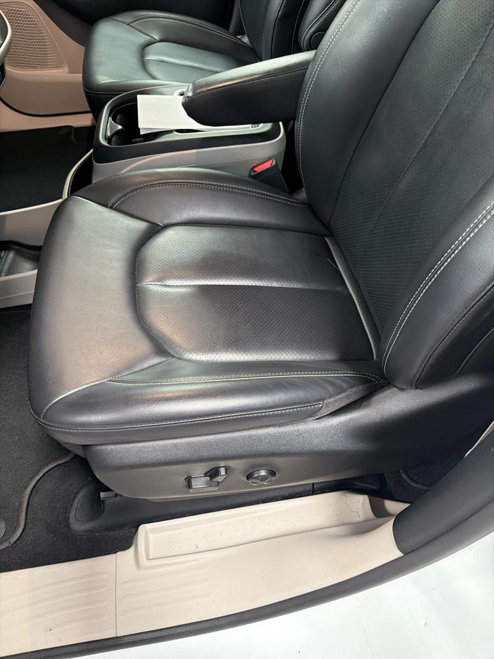 Chrysler Pacifica Touring L FWD 2023