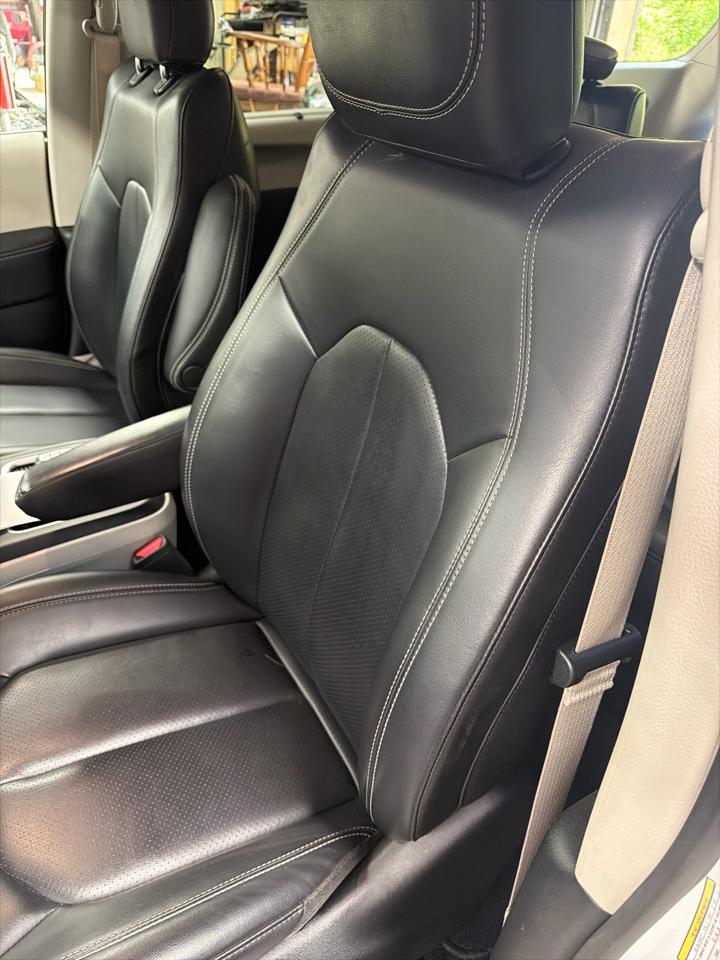 Chrysler Pacifica Touring L FWD 2023