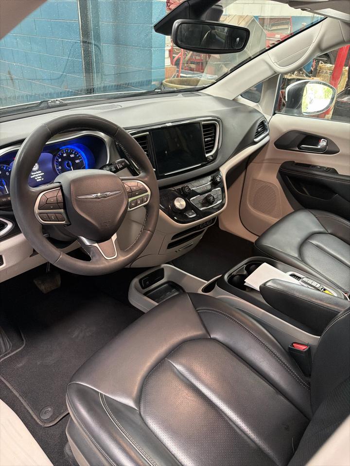 Chrysler Pacifica Touring L FWD 2023