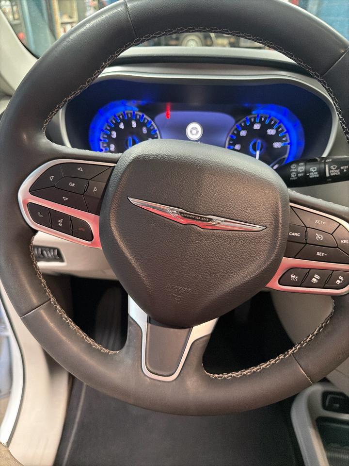 Chrysler Pacifica Touring L FWD 2023