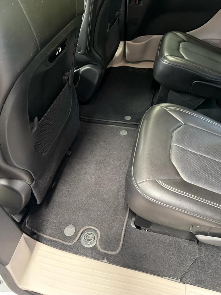 Chrysler Pacifica Touring L FWD 2023