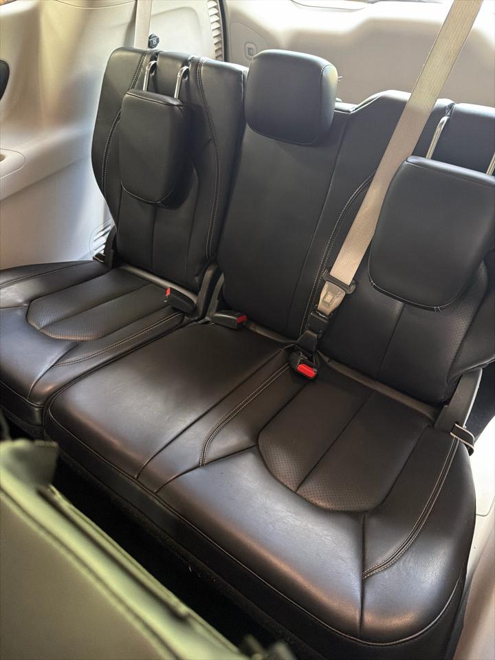Chrysler Pacifica Touring L FWD 2023