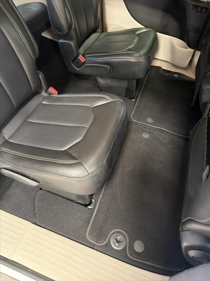 Chrysler Pacifica Touring L FWD 2023