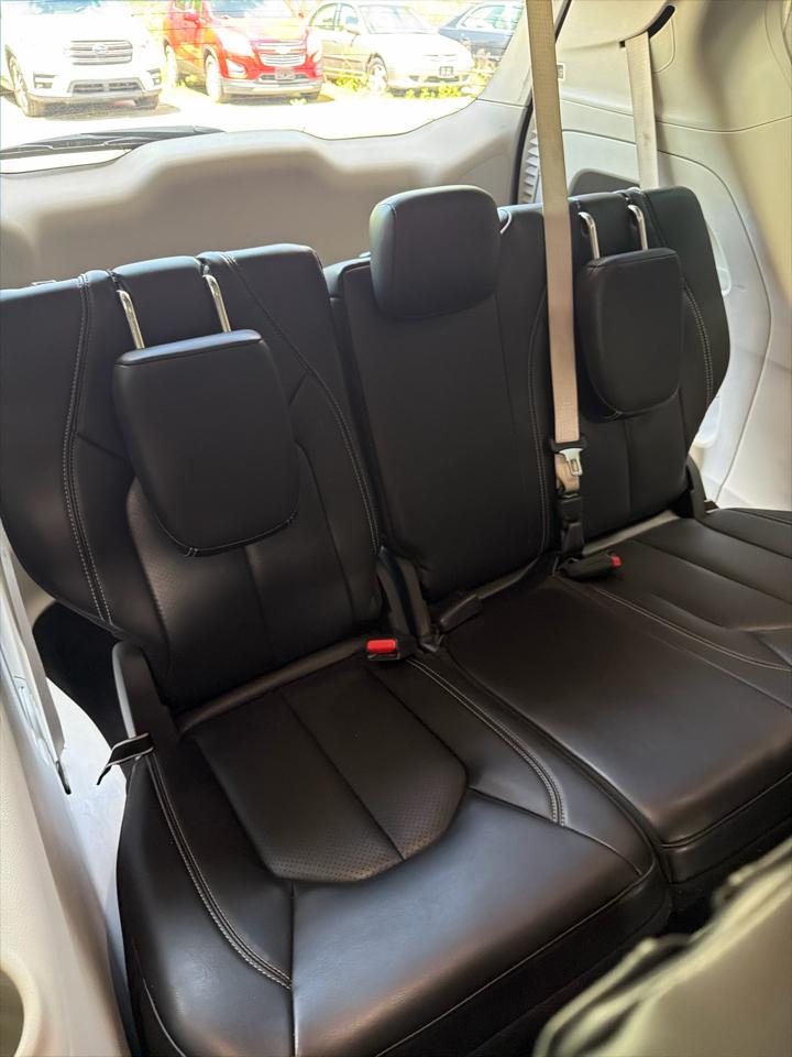 Chrysler Pacifica Touring L FWD 2023