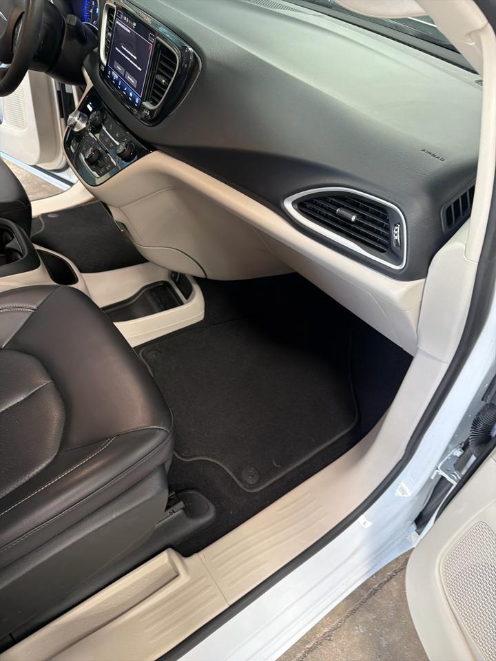 Chrysler Pacifica Touring L FWD 2023