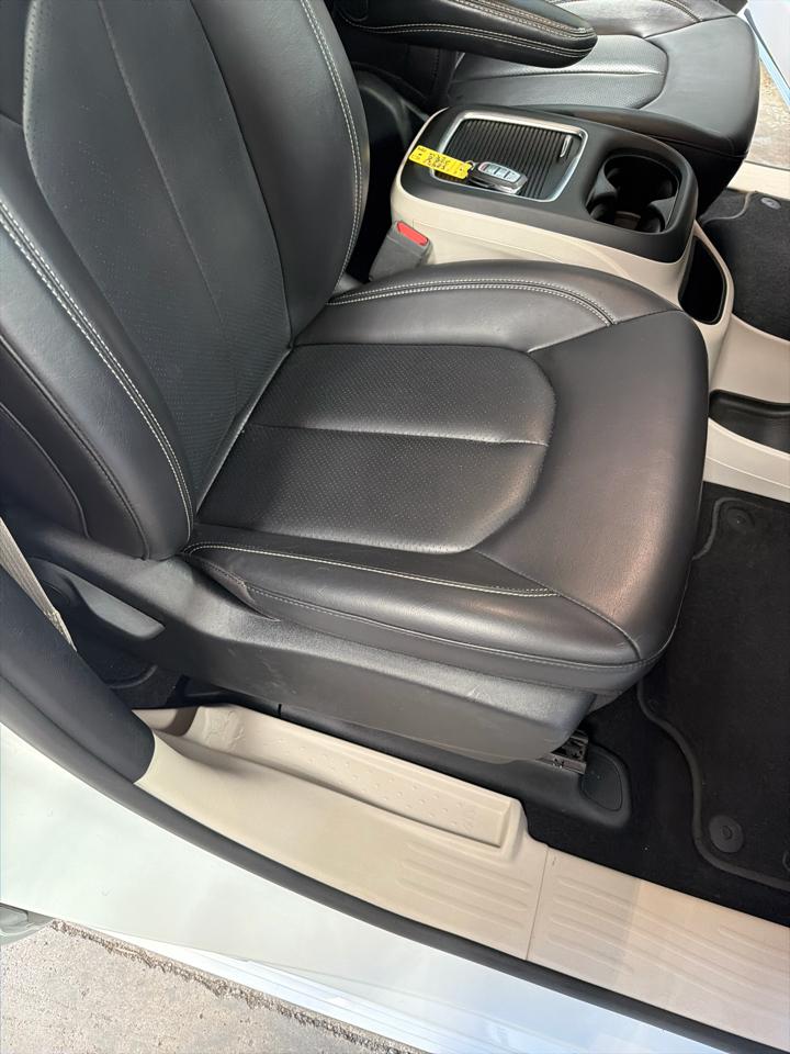 Chrysler Pacifica Touring L FWD 2023