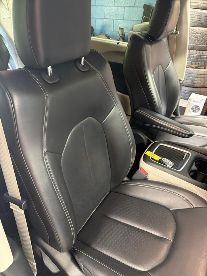 Chrysler Pacifica Touring L FWD 2023