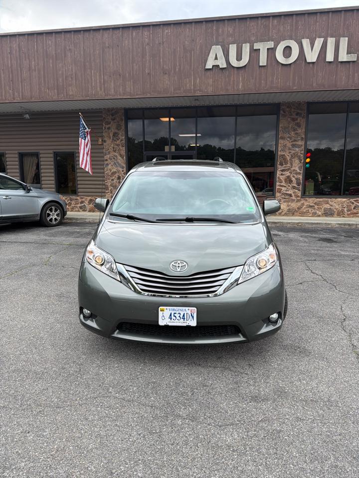 Toyota Sienna 5dr 7-Pass Van V6 XLE AAS FWD (Natl) 2013