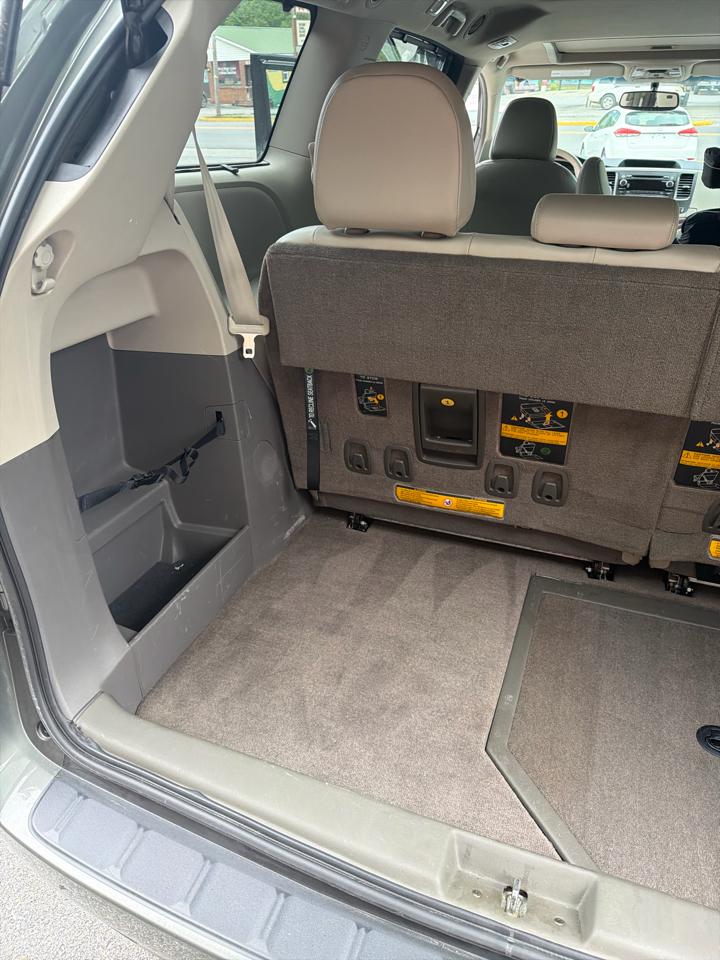 Toyota Sienna 5dr 7-Pass Van V6 XLE AAS FWD (Natl) 2013