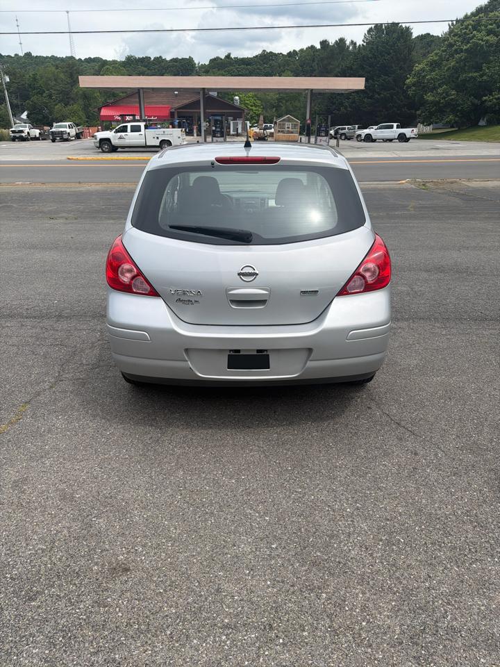 Nissan Versa 5dr HB Auto 1.8 S 2012