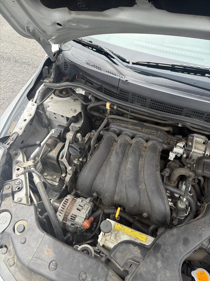 Nissan Versa 5dr HB Auto 1.8 S 2012
