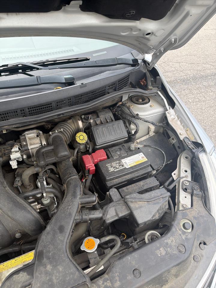 Nissan Versa 5dr HB Auto 1.8 S 2012