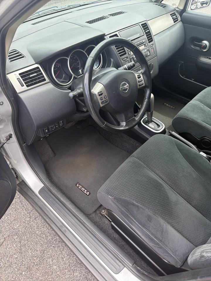 Nissan Versa 5dr HB Auto 1.8 S 2012