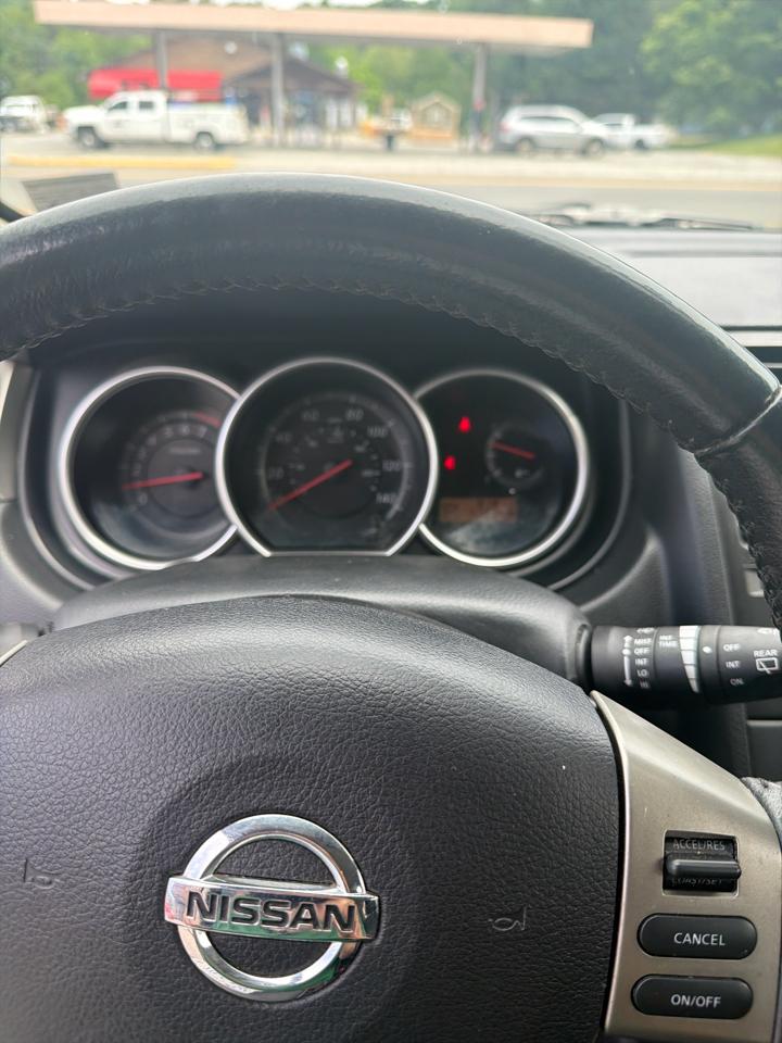 Nissan Versa 5dr HB Auto 1.8 S 2012